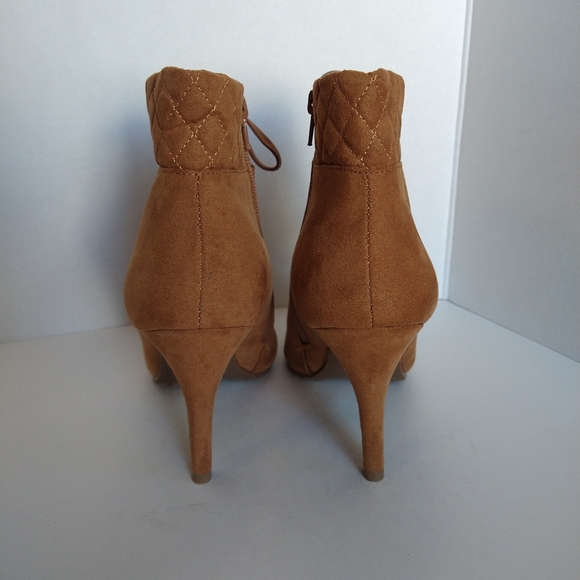 Me too Francis suede heel ankle boots size 10M - Picture 5 of 9